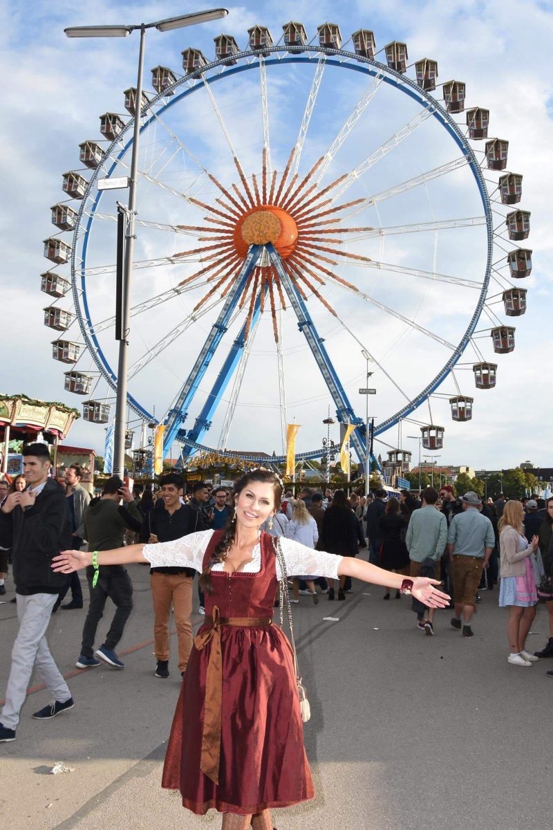 Jeanny glücklich auf der Wiesn (c) Petra Schönberger